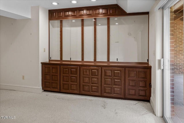 121 Queensgate, Bristol, TN 37620 - detailed view of carpet floors and recessed lighting