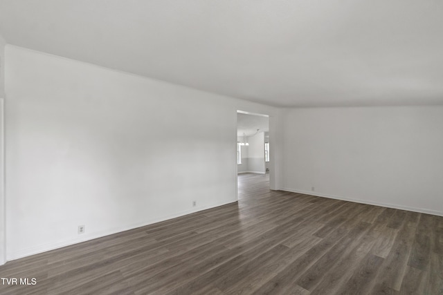 558 Oakland Dr, Bybee, TN 37713 - spare room with dark wood-style floors and baseboards