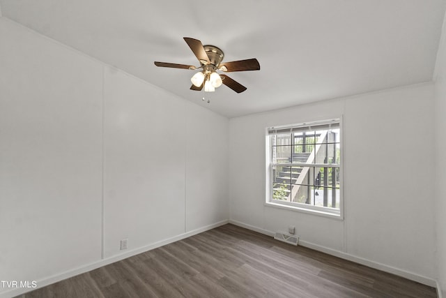 558 Oakland Dr, Bybee, TN 37713 - unfurnished room featuring wood finished floors, a ceiling fan, lofted ceiling, and baseboards