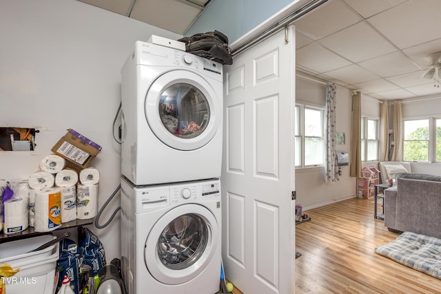 963 NE Woodlawn Ter, Abingdon, VA 24210 - laundry room with stacked washer / drying machine, wood finished floors, and baseboards