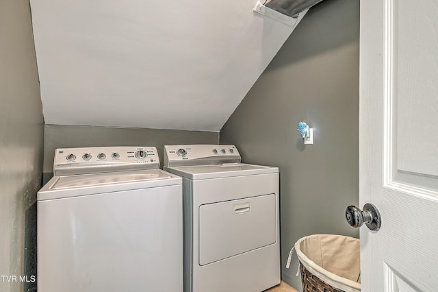 204 E Mountain View Rd # 20, Johnson City, TN 37601 - washroom featuring independent washer and dryer