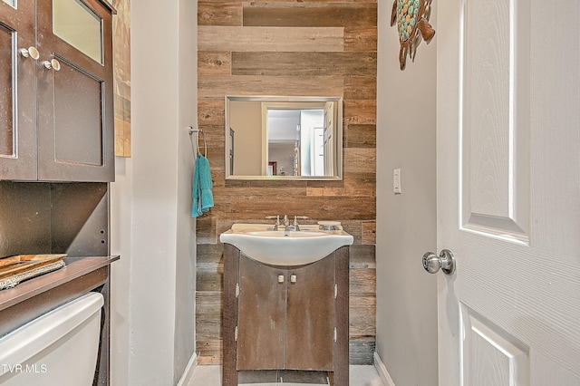 204 E Mountain View Rd # 20, Johnson City, TN 37601 - half bath featuring wooden walls, vanity, toilet, and baseboards