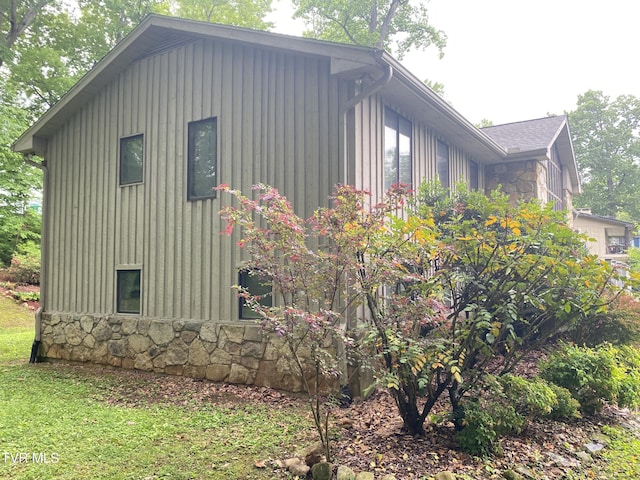 203 Oak Ln, Johnson City, TN 37604 - view of side of home featuring stone siding and board and batten siding