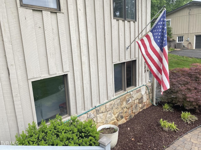 203 Oak Ln, Johnson City, TN 37604 - exterior view of stone siding