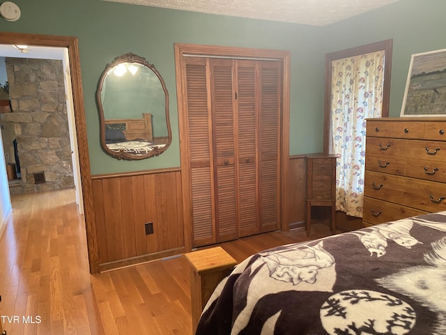 203 Oak Ln, Johnson City, TN 37604 - bedroom featuring wainscoting, a closet, and wood finished floors