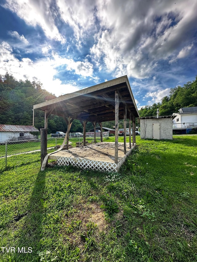 405 W Main St, Saltville, VA 24370 - view of yard with an outbuilding and a storage unit