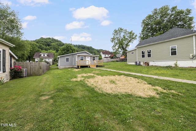 1410 Anderson St, Bristol, TN 37620 - view of yard featuring a deck