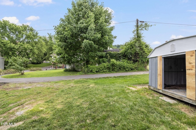1410 Anderson St, Bristol, TN 37620 - view of grassy yard with an outbuilding