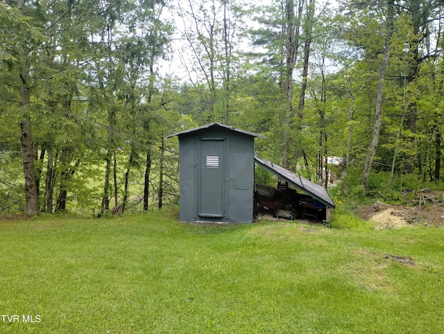 6560 Gilliam Rd, Wise, VA 24293 - view of outdoor structure featuring an outdoor structure and a wooded view