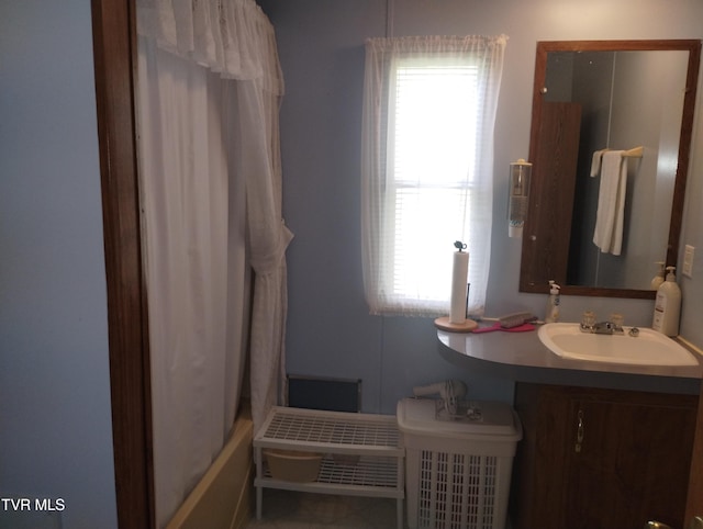 6560 Gilliam Rd, Wise, VA 24293 - full bath featuring vanity and shower / bathtub combination with curtain