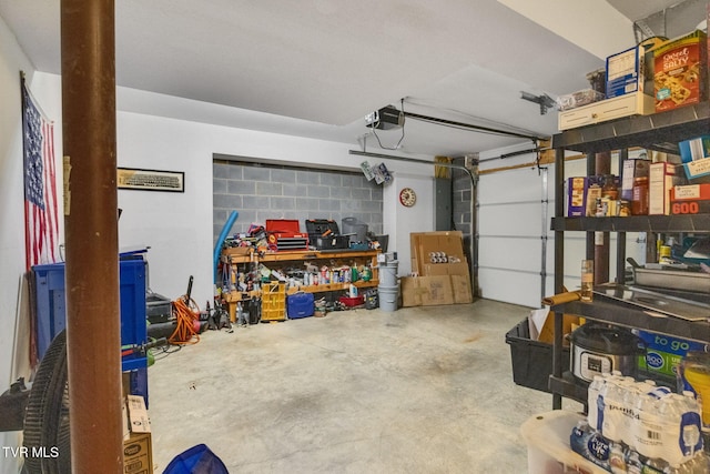 1086 Quaker Run, Telford, TN 37690 - garage featuring a garage door opener