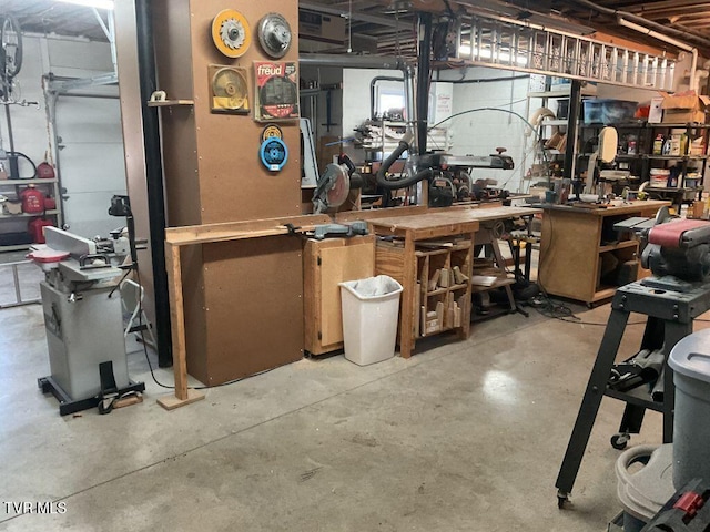 105 Ridgetop Dr, Johnson City, TN 37615 - basement with a workshop area