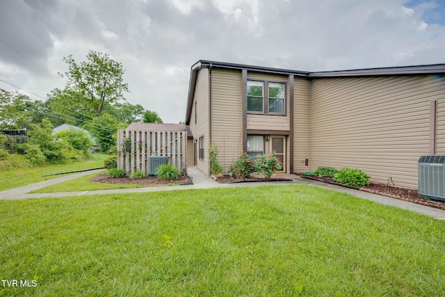 515 Pilgrim Ct Unit B, Johnson City, TN 37601 - view of front of property featuring central air condition unit and a front lawn