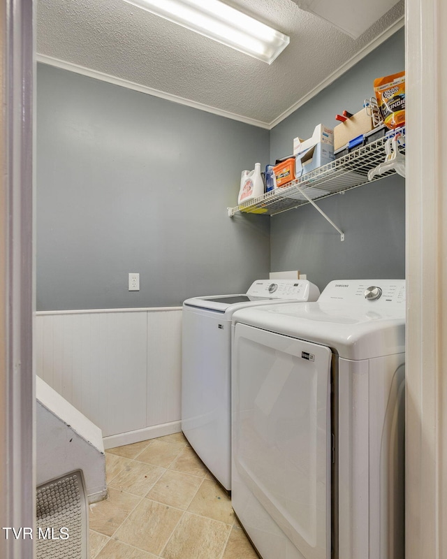 373 Mckeehan Ridge Rd, Elizabethton, TN 37643 - laundry room with washing machine and dryer, a wainscoted wall, a textured ceiling, and crown molding