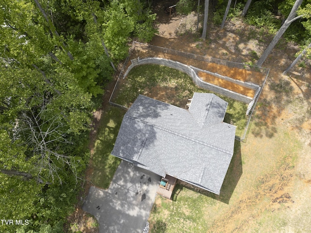 aerial view of property and surrounding area