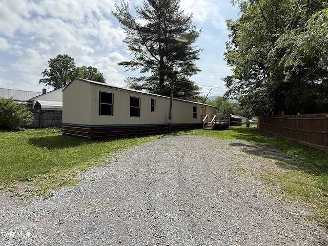 104 Creekbank Rd, Elizabethton, TN 37643 - view of side of home featuring driveway
