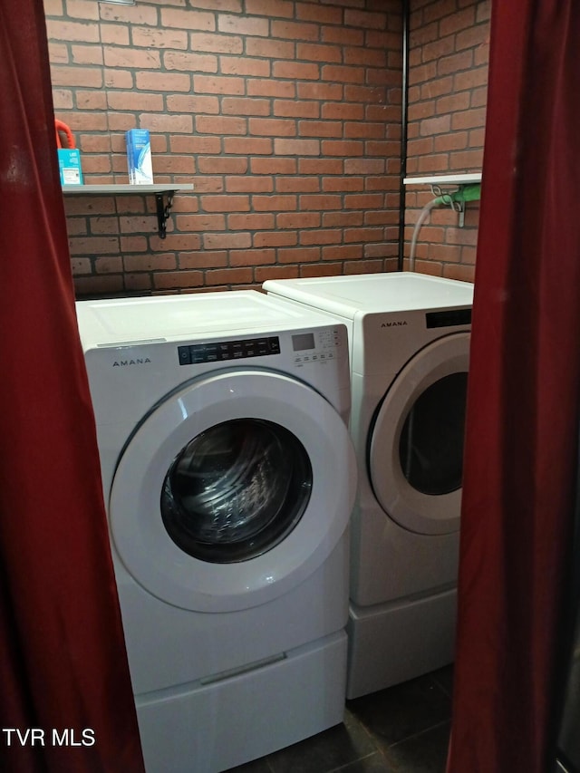 1318 Willow St, Kingsport, TN 37664 - laundry room with washer and clothes dryer and tile patterned flooring