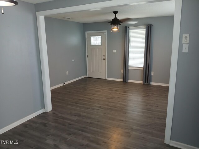 1318 Willow St, Kingsport, TN 37664 - entryway featuring dark wood-style flooring, ceiling fan, and baseboards