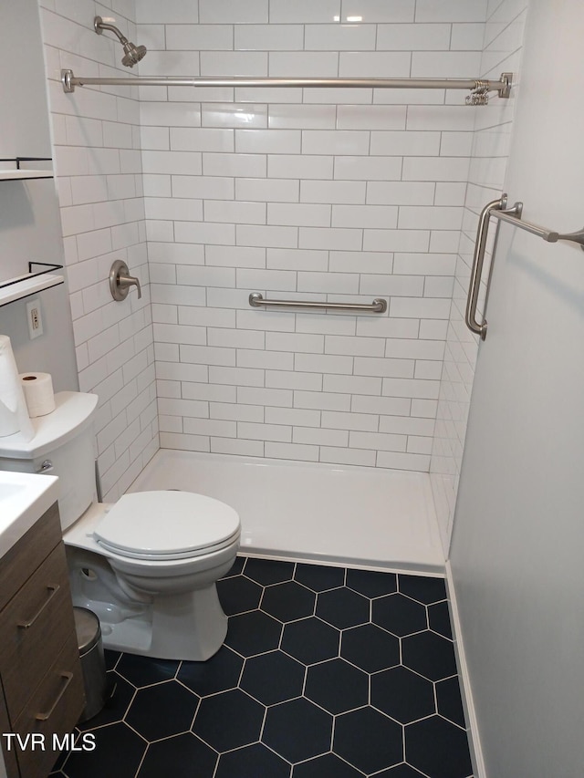 1318 Willow St, Kingsport, TN 37664 - full bath featuring toilet, a tile shower, vanity, and tile patterned floors