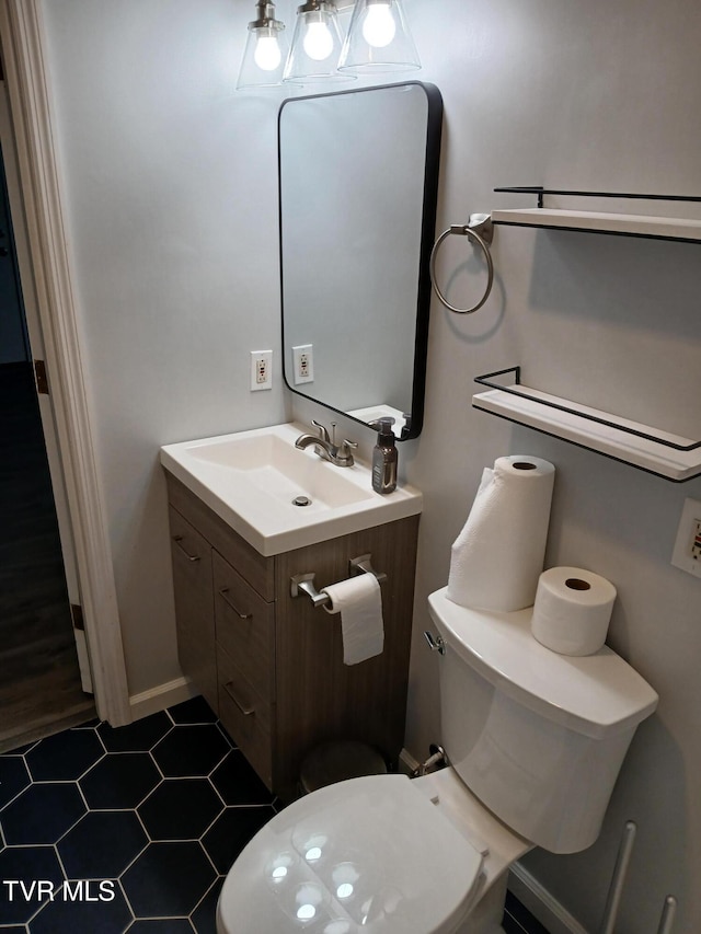 1318 Willow St, Kingsport, TN 37664 - bathroom featuring vanity, toilet, and baseboards