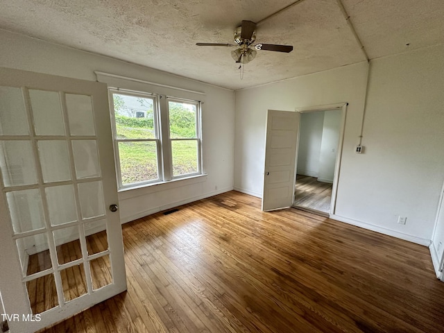 919 Russell St, Bristol, VA 24201 - unfurnished room with hardwood / wood-style floors, ceiling fan, baseboards, and a textured ceiling