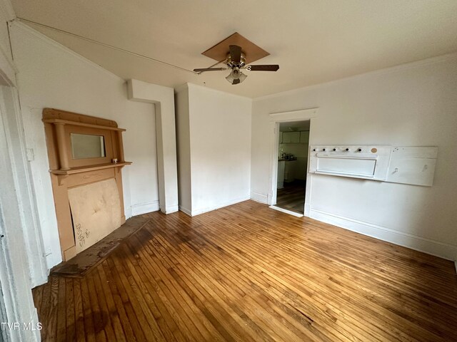 919 Russell St, Bristol, VA 24201 - unfurnished living room featuring hardwood / wood-style flooring, a ceiling fan, crown molding, and baseboards