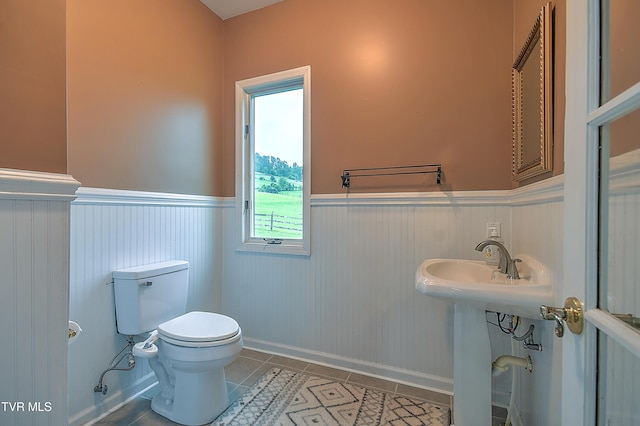 15497 Porterfield Hwy, Abingdon, VA 24210 - bathroom featuring wainscoting, tile patterned floors, toilet, and baseboards