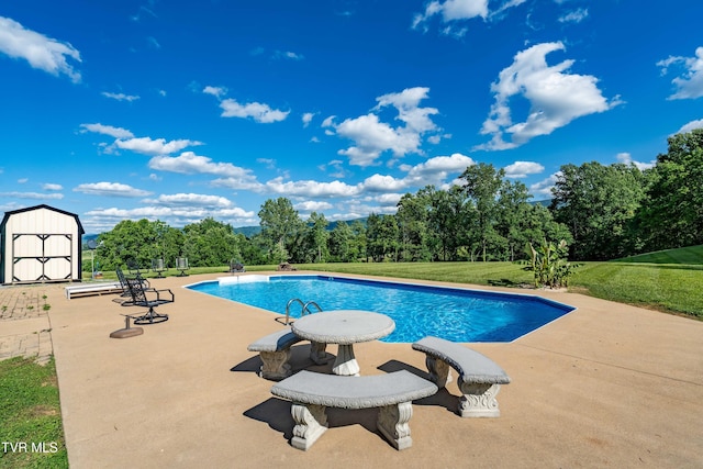 7540 Erwin Hwy, Chuckey, TN 37641 - swimming pool featuring a patio area and a lawn