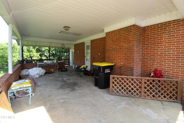 16319 Mary St, Abingdon, VA 24210 - porch featuring an attached carport