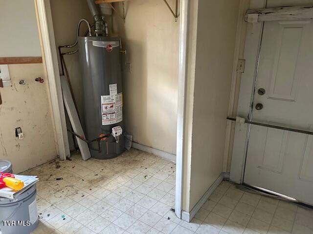 1014 Maple St, Kingsport, TN 37660 - utility room featuring gas water heater