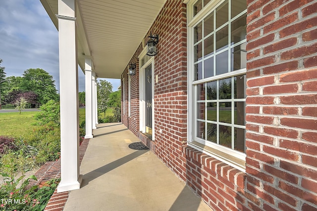 2041 King College Rd, Bristol, TN 37620 - view of patio with a porch