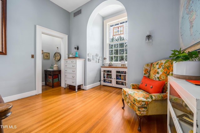 2107 Bartlett St, Johnson City, TN 37601 - sitting room featuring arched walkways, wood finished floors, and baseboards