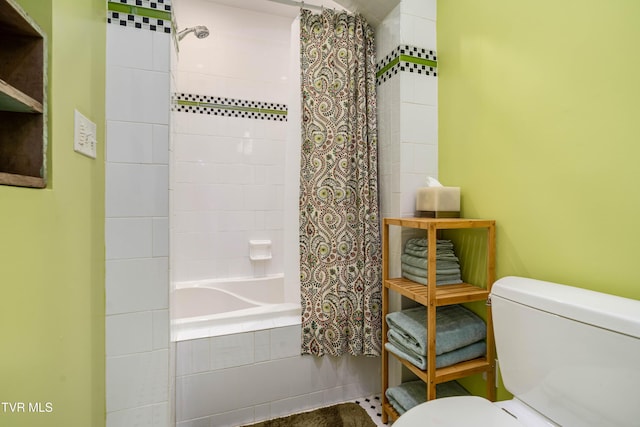 2107 Bartlett St, Johnson City, TN 37601 - bathroom with toilet and tiled shower / bath combo