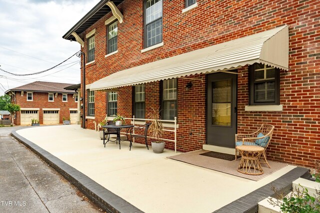 2107 Bartlett St, Johnson City, TN 37601 - view of patio / terrace