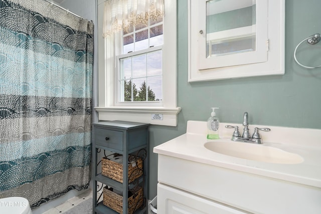 2107 Bartlett St, Johnson City, TN 37601 - full bath featuring vanity and curtained shower