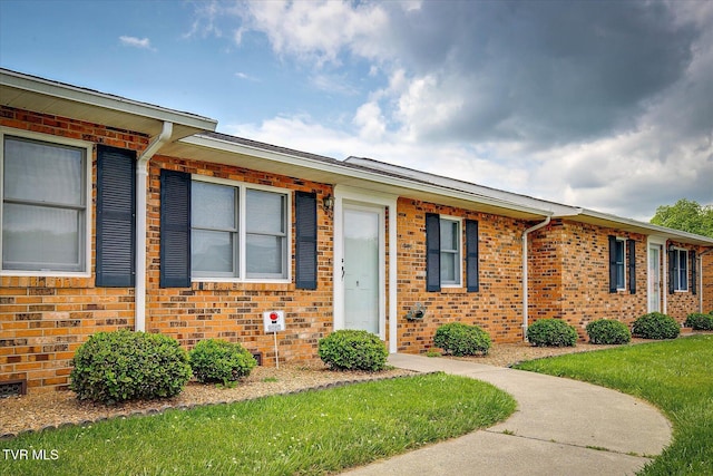 1544 Jessee St Unit Y, Kingsport, TN 37664 - view of front facade featuring brick siding and a front yard
