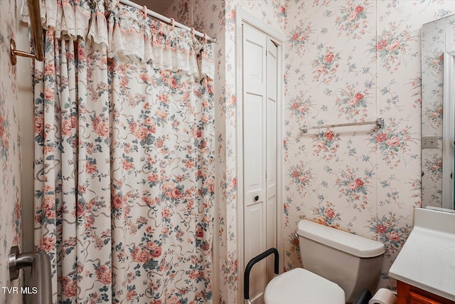 1544 Jessee St Unit Y, Kingsport, TN 37664 - full bathroom featuring wallpapered walls, vanity, toilet, and curtained shower
