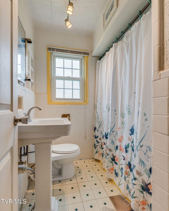 7175 Reedy Creek Rd, Bristol, VA 24202 - full bathroom featuring toilet, tile walls, and a shower with shower curtain