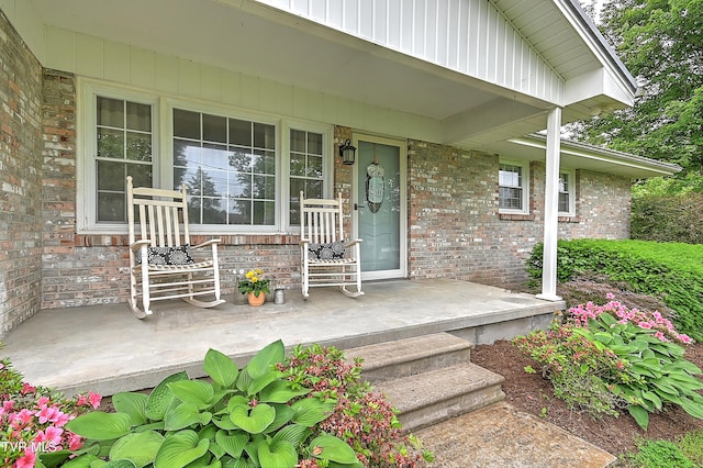 131 Circle Dr, Surgoinsville, TN 37873 - photo 2