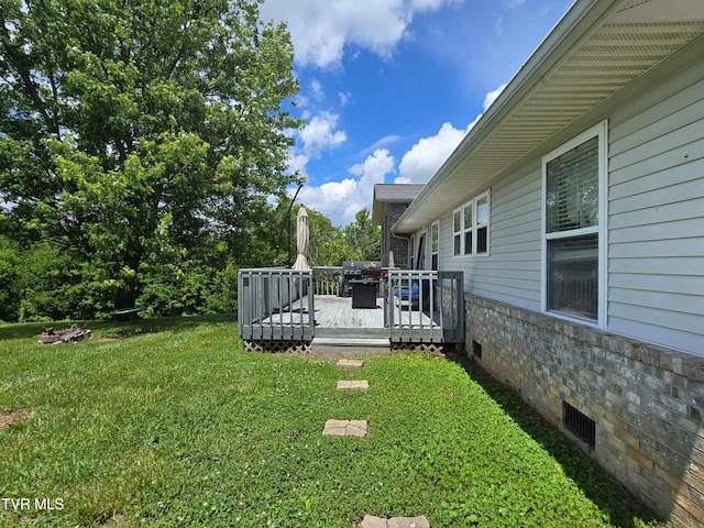 1382 Elijah Martin Rd, Whitesburg, TN 37891 - view of grassy yard featuring a deck