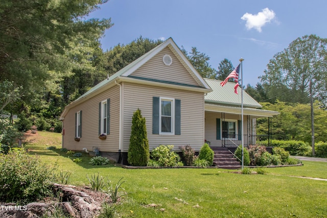 435 Sulpher Spring Rd, Chilhowie, VA 24319 - bungalow with a porch and a front yard