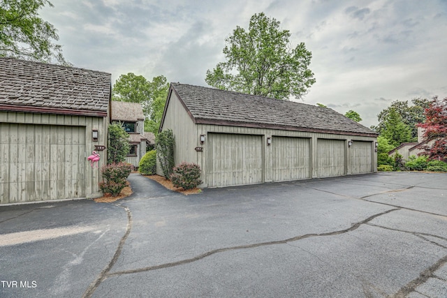 153 Columbine Rd, Kingsport, TN 37660 - view of garage
