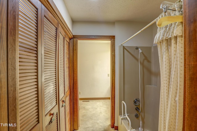 153 Columbine Rd, Kingsport, TN 37660 - full bath with shower / bathtub combination with curtain, a textured ceiling, and baseboards