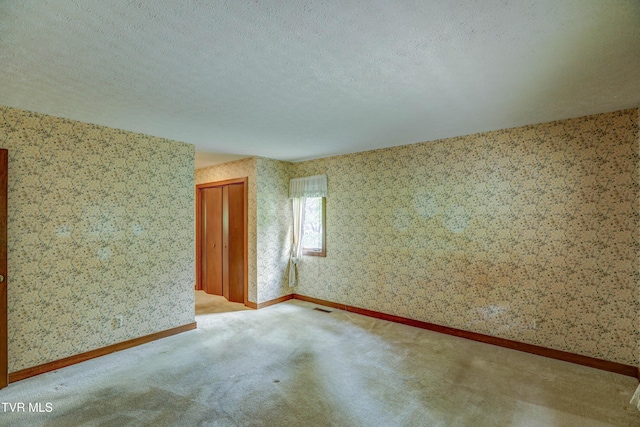 153 Columbine Rd, Kingsport, TN 37660 - carpeted spare room featuring wallpapered walls, a textured ceiling, and baseboards