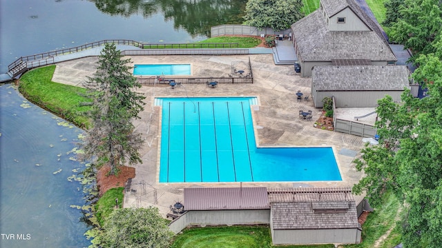 153 Columbine Rd, Kingsport, TN 37660 - view of subject property featuring a pool area