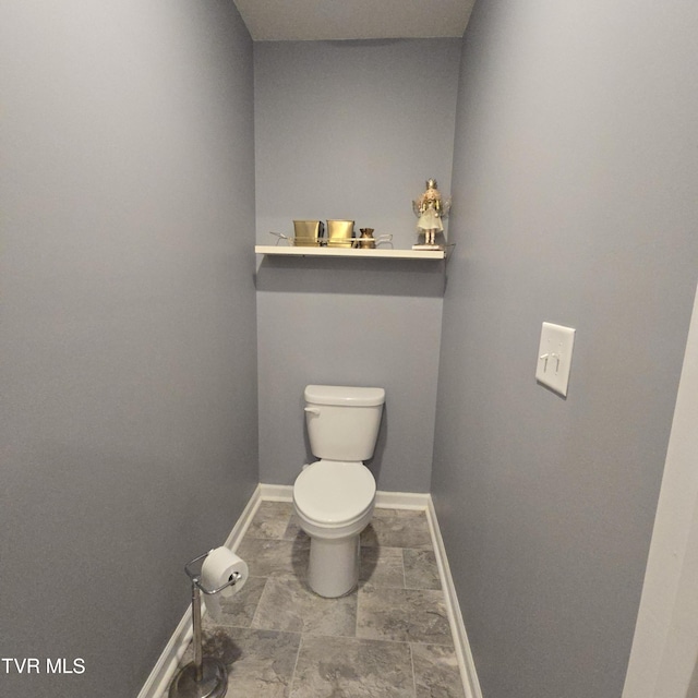2358 Stream View Ln, Morristown, TN 37814 - bathroom with toilet and baseboards