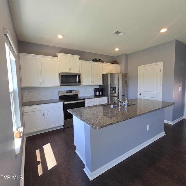 2358 Stream View Ln, Morristown, TN 37814 - kitchen with stainless steel appliances, dark wood finished floors, a sink, a kitchen island with sink, and recessed lighting