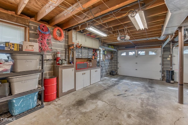 115 Dover Ln, Bristol, TN 37620 - garage featuring a garage door opener