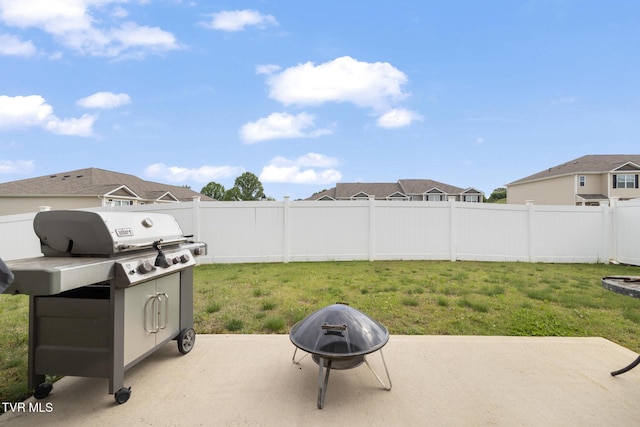 478 Brinkleys Way, Johnson City, TN 37615 - view of patio with an outdoor fire pit, grilling area, and a residential view