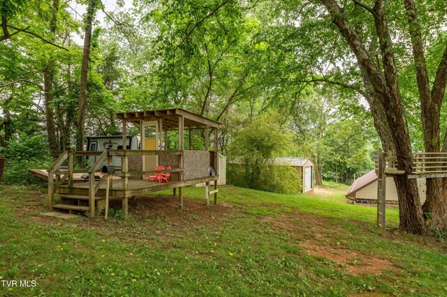 137 Highland Rd, Jonesborough, TN 37659 - view of grassy yard with a storage unit, an outdoor structure, and a wooden deck